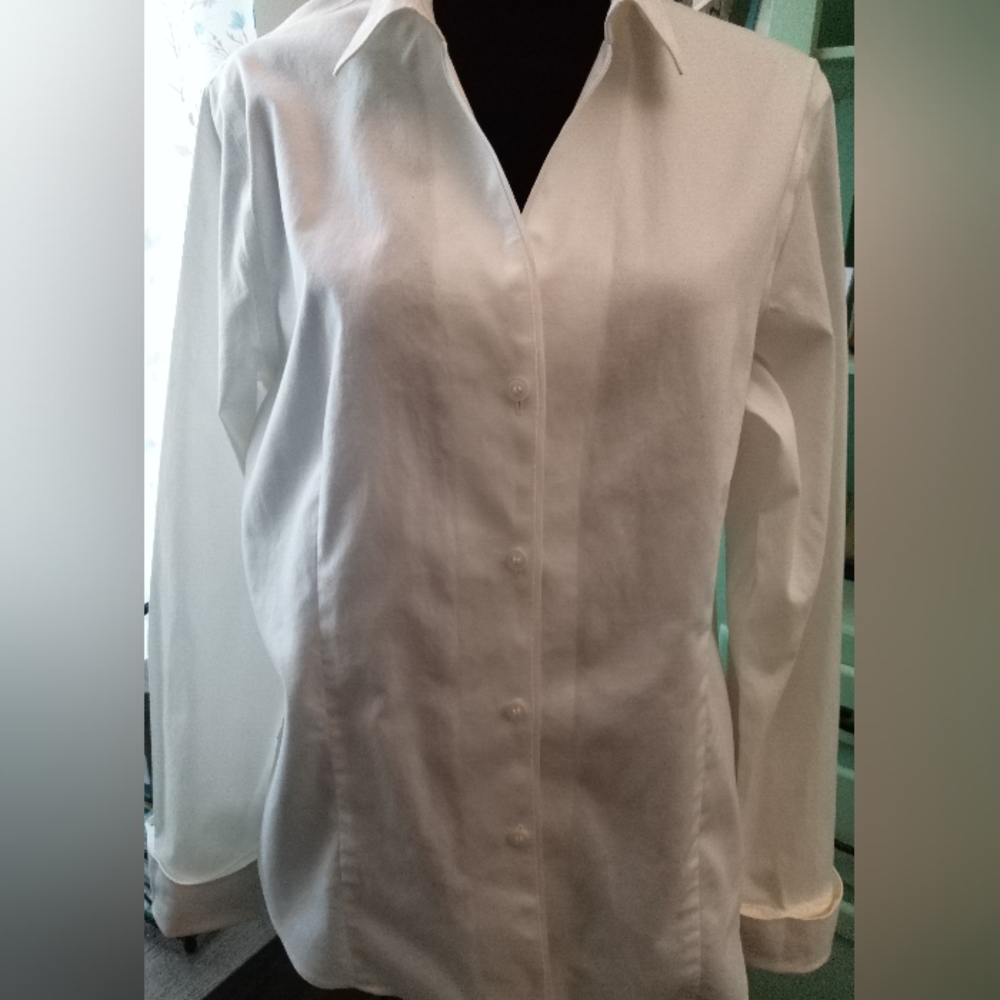 Like New Jones New York Non-Iron Women's Classic White Button-Up Shirt Size 12